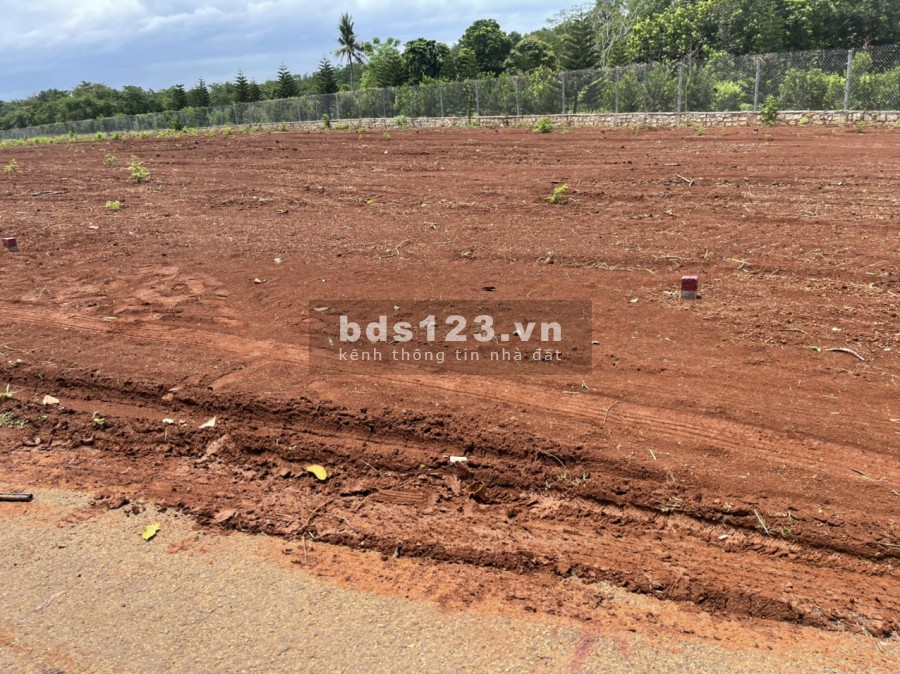 Bán gấp lô đất mặt tiền đường Trần Phú, Phú Mỹ- Bà Rịa 630tr/150m2, sổ sẵn