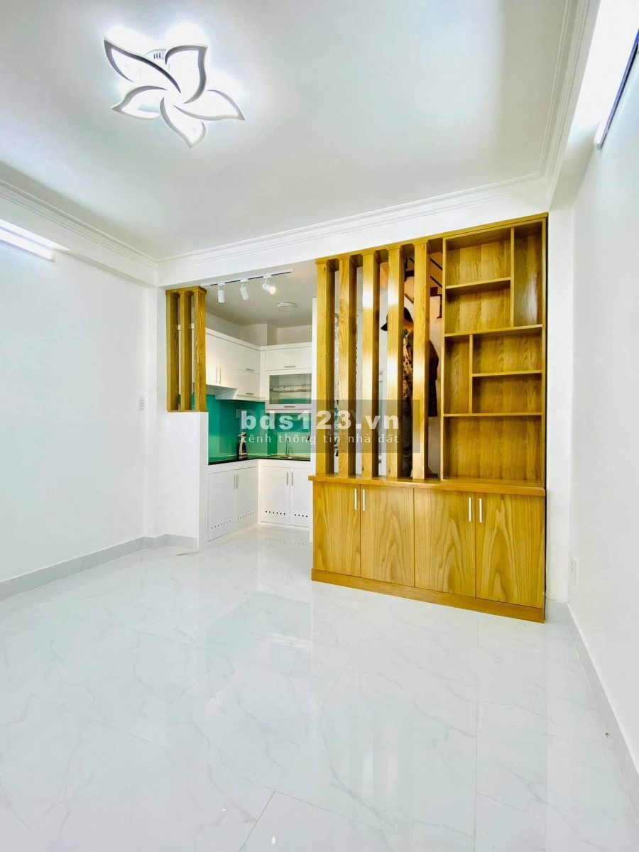 Bán nhà đẹp Hẻm 606 Ba tháng Hai, nở hậu thông thoáng, 3pn-3wc