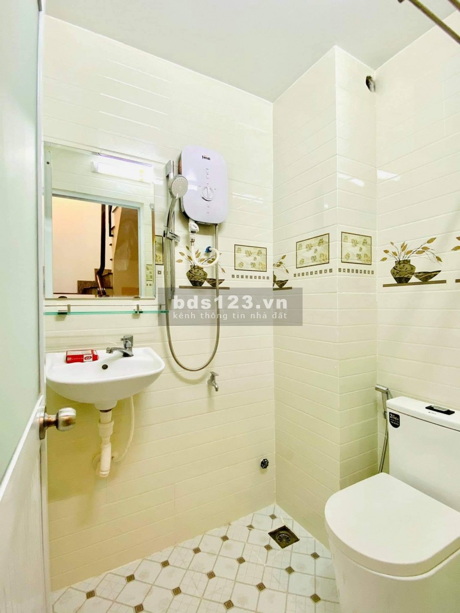 Bán nhà đẹp Hẻm 606 Ba tháng Hai, nở hậu thông thoáng, 3pn-3wc