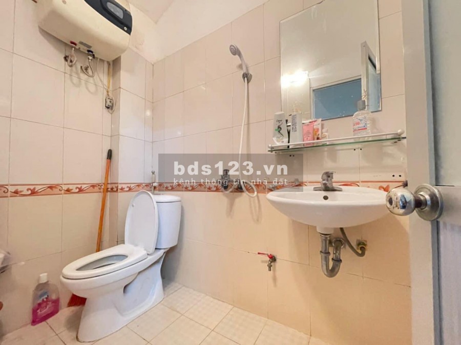 BÁN NHÀ ROYALCITY, NGÕ THÔNG, NHÀ ĐẸP Ở NGAY GIÁ CHỈ 2,25 TỶ