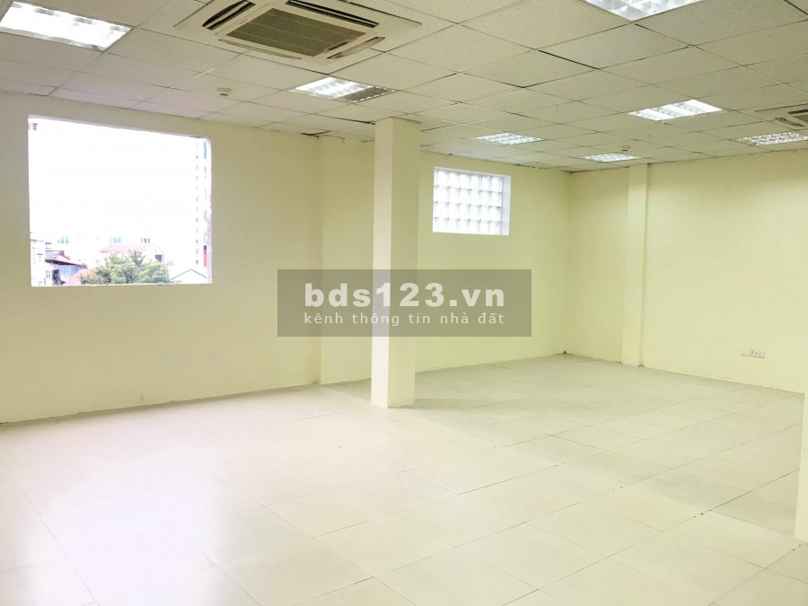 Chủ nhà cho thuê 50m2 văn phòng tầng 4 tại 62 đường đôi Yên Phụ