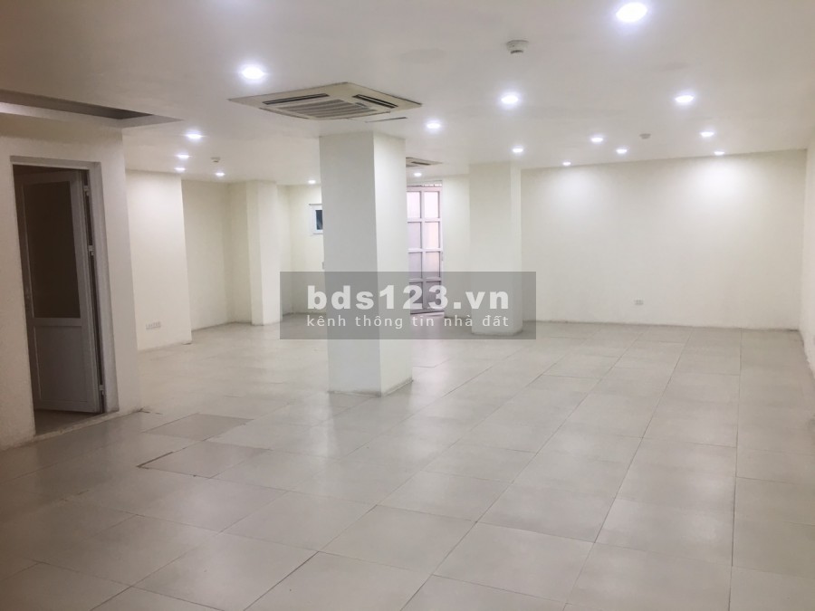 Chủ nhà cho thuê 50m2 văn phòng tầng 4 tại 62 đường đôi Yên Phụ