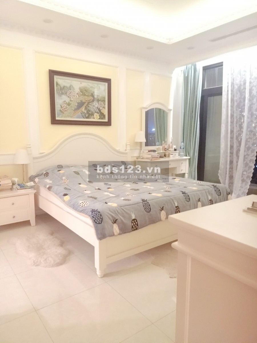 Bán cắt lỗ căn góc tòa R6 chung cư Royal City 140m2, giá 7.1 tỷ LH 0343951063