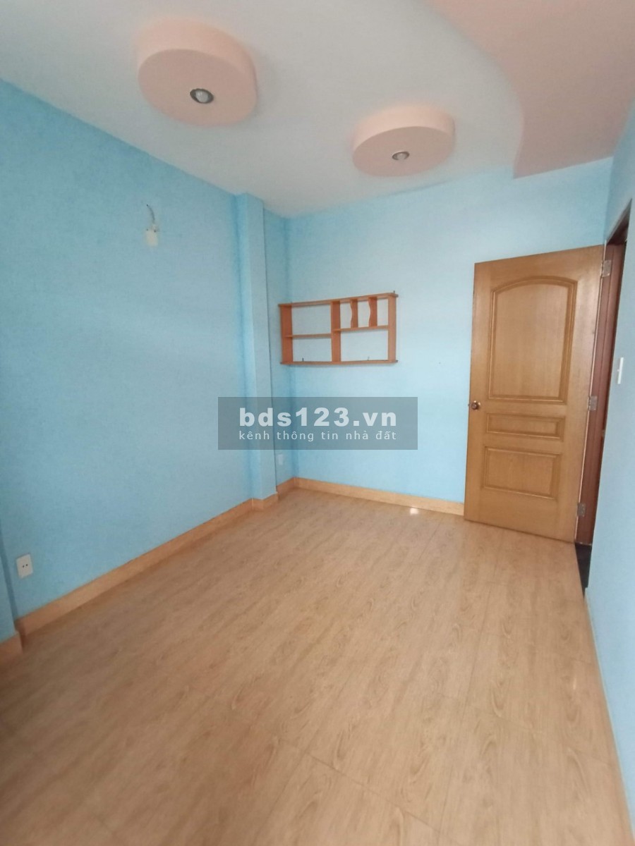 Nhỉnh 6 tỷ mua được 2 căn nhà Tô Hiệu hẻm Ôtô , quá rẻ, bán hay cho thuê đều được.