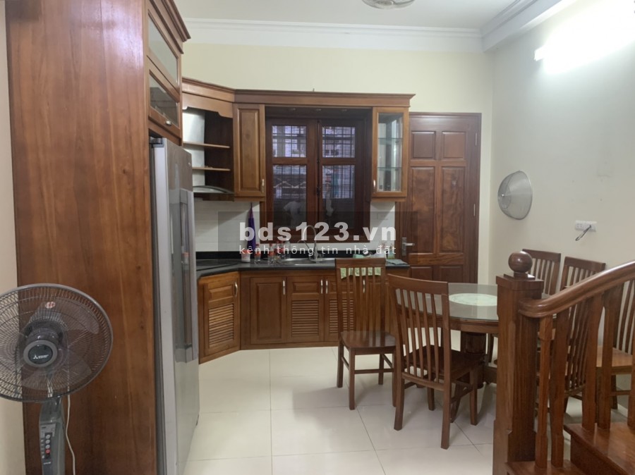 4,5 tỷ có nhà 4,5 tầng tự xây mới có thiết kế, nội thất gỗ Lim Nam Phi, ô tô vào nhà, cách Cổ Linh chỉ 100m ???