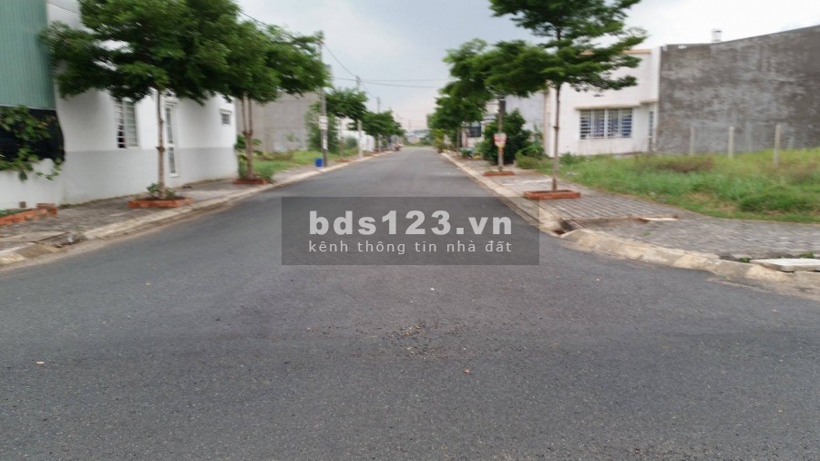 Bán Gấp lô 80m2 gần ủy ban nhân dân Bình Tân