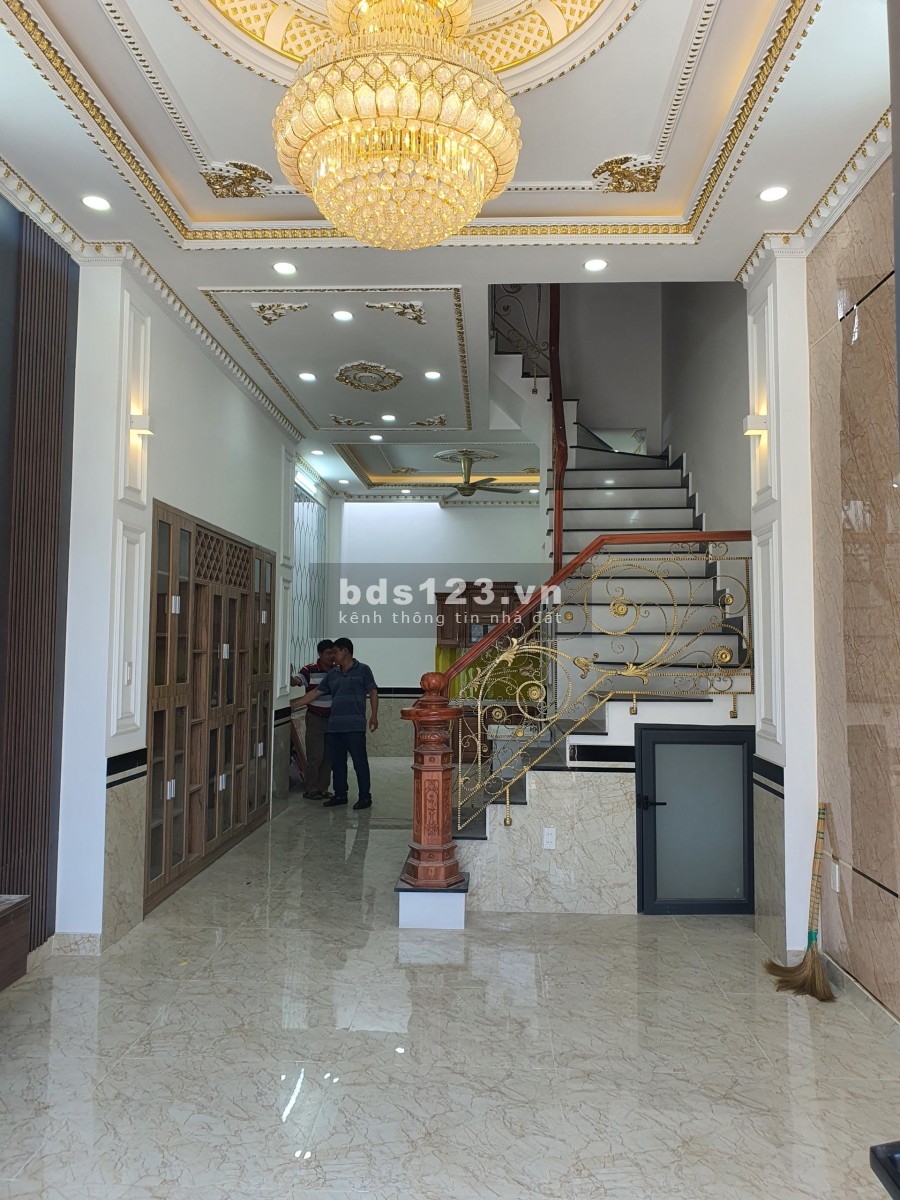 Bán nhà 1 trệt 2 lầu đường 11 phường Trường Thọ TP. Thủ Đức có sân ô tô
