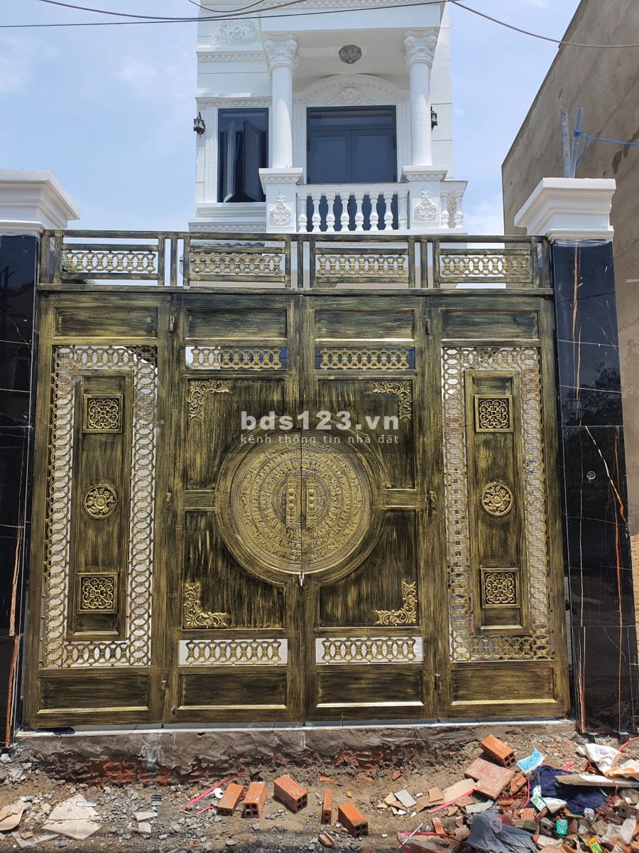 Bán nhà 1 trệt 2 lầu đường 11 phường Trường Thọ TP. Thủ Đức có sân ô tô