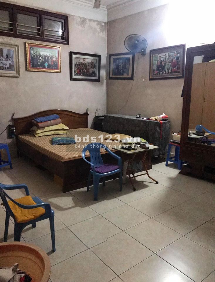 Bán nhà 4 tầng lô góc 3 mặt thoáng MP Yên Phụ DT 89m2 MT 5.5m giá 23 tỷ. LH 0912442669