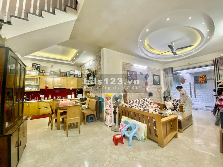 Bán nhà ngõ 197 phố Hoàng Mai 50m2 4 tầng Ôto đỗ trước cửa
