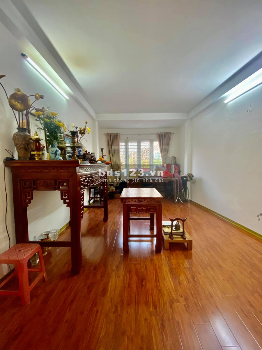 Bán nhà ngõ 197 phố Hoàng Mai 50m2 4 tầng Ôto đỗ trước cửa