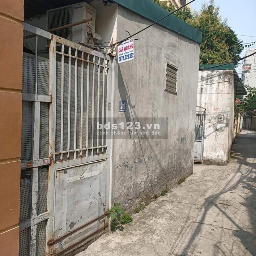 Bán đất tặng nhà C4 từ liêm đang cho thuê 4tr/th, DT40m cách mặt phố 50m chỉ 2 tỷ hơn.