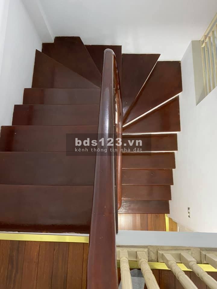 Bán gấp nhà đường Phạm Văn Đồng, Từ Liêm 47m2, 5 tầng, giá 4 tỷ. Liên hệ 0919752198