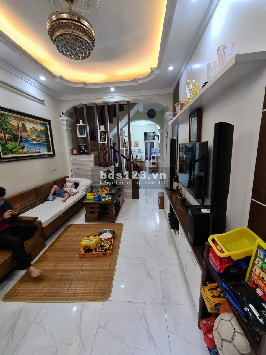 3.68 tỷ ô tô đỗ cửa, nhà đẹp từ ngoài vào trong