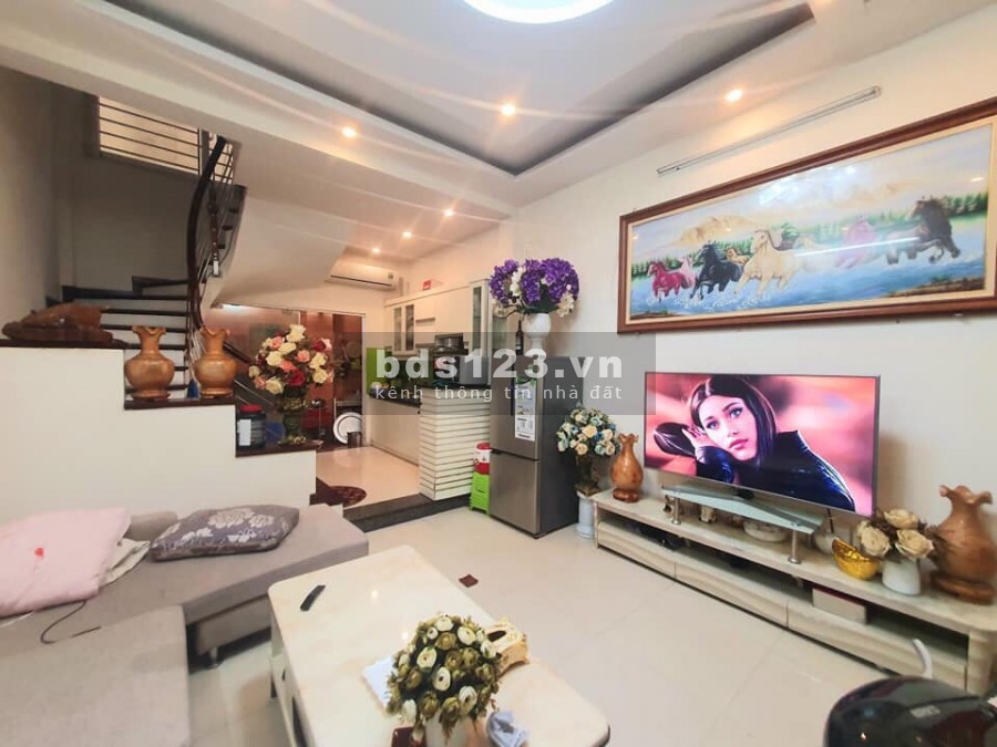 HƠN 4 TỶ 40M2 MT 4MTRUNG TÂM Q.ĐỐNG ĐA ĐƯỜNG RỘNG NÔNG THOÁNG NỘI THẤT LUNG LINH