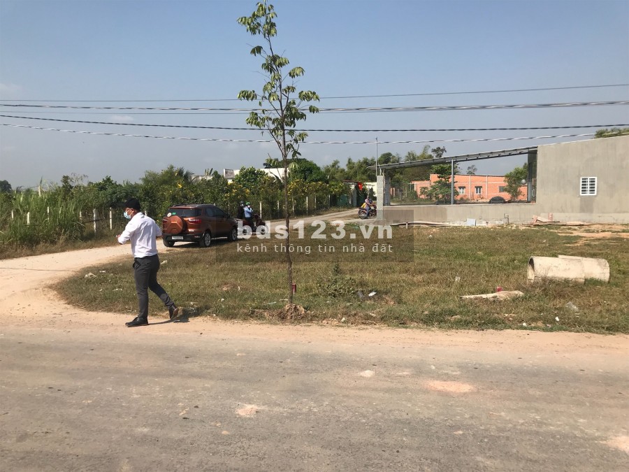 NỢ NGÂN HÀNG CẦN BÁN GẤP LÔ ĐẤT KDC TÂN ĐỨC ĐƯỜNG NHỰA 20 M, 125M2, 1 TỶ 350