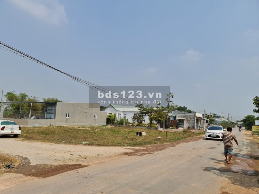 NỢ NGÂN HÀNG CẦN BÁN GẤP LÔ ĐẤT KDC TÂN ĐỨC ĐƯỜNG NHỰA 20 M, 125M2, 1 TỶ 350