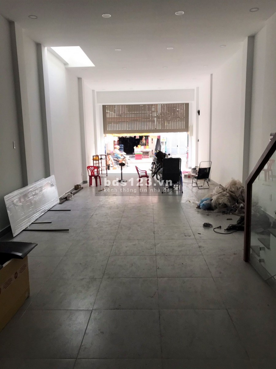Bán nhà 4.1x30m, mặt tiền chợ Bùi Minh Trực, P5Q8