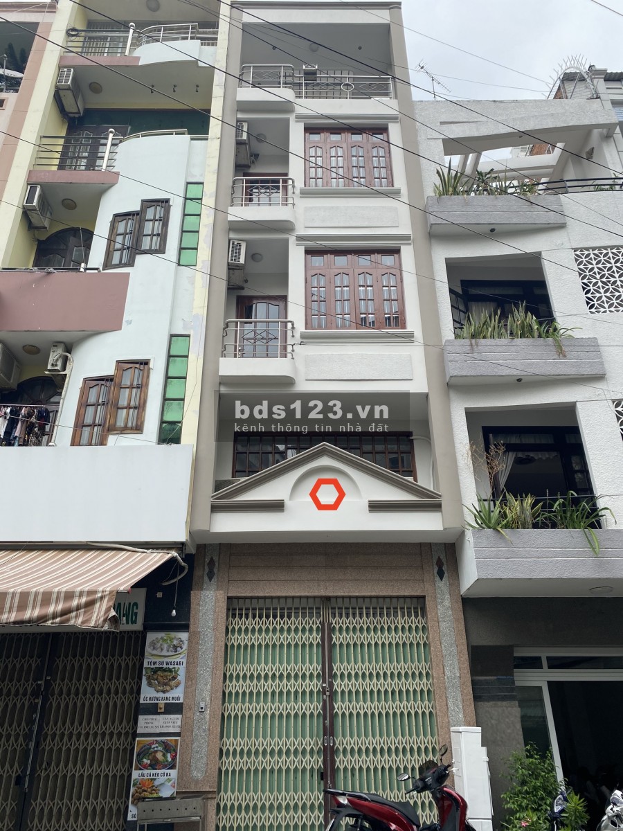 CHDV Hoàng Sa Q1, 4.2x15m trệt, lửng, 3lầu. 8pn, 7wc.