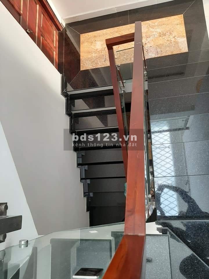 Bán nhà Hẻm xe hơi tránh Tô Hiệu, Tân Phú, 52m2, 5 tầng BTCT, giá rẻ
