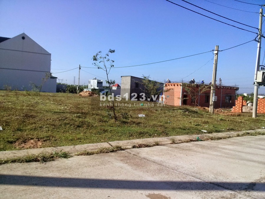 Bán 2000m2 kcn Becamex, có sổ hồng, đường nhựa 32m gần trường học chợ,...