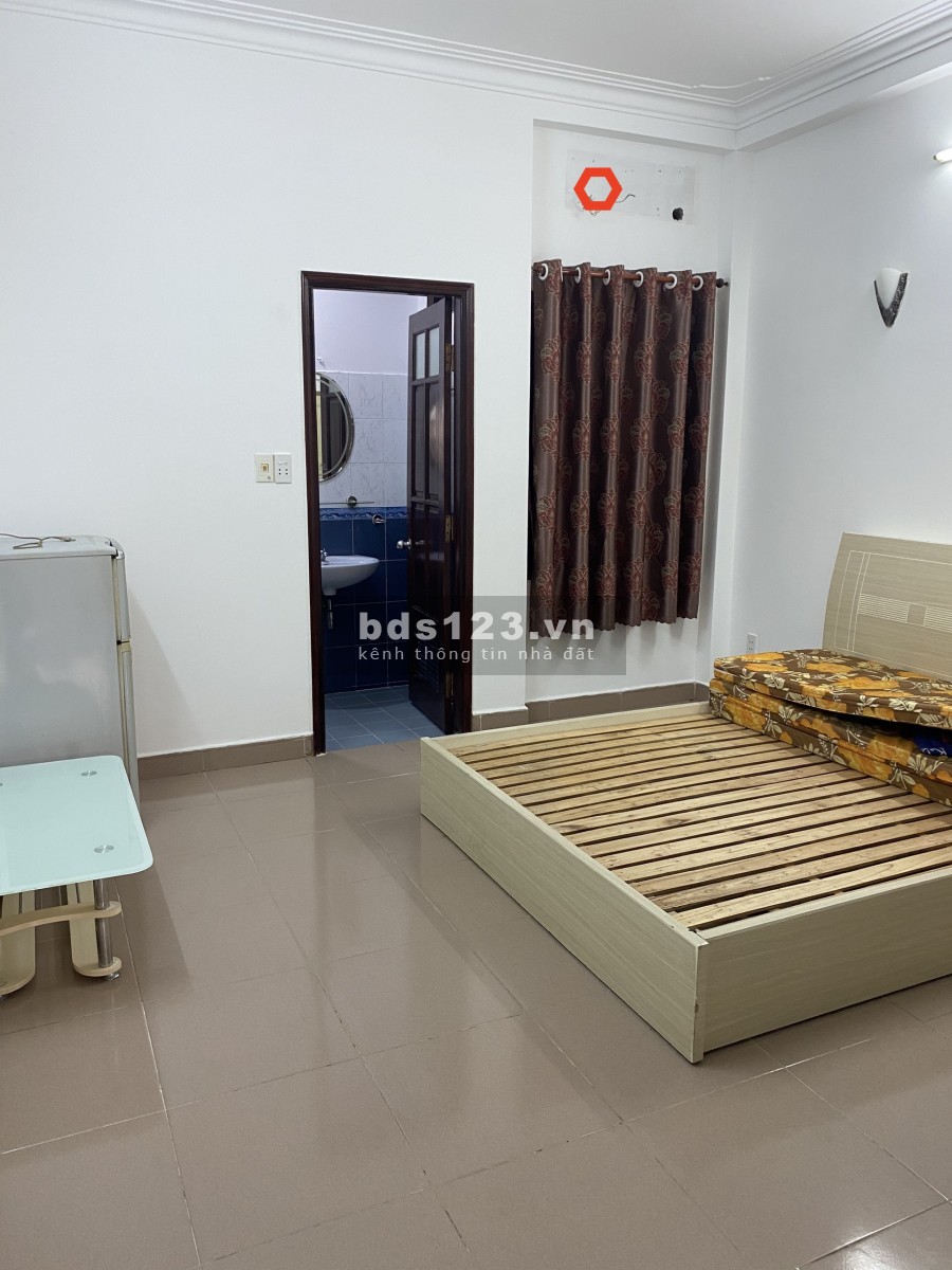 CHDV Hoàng Sa Q1, 4.2x15m trệt, lửng, 3lầu. 8pn, 7wc.