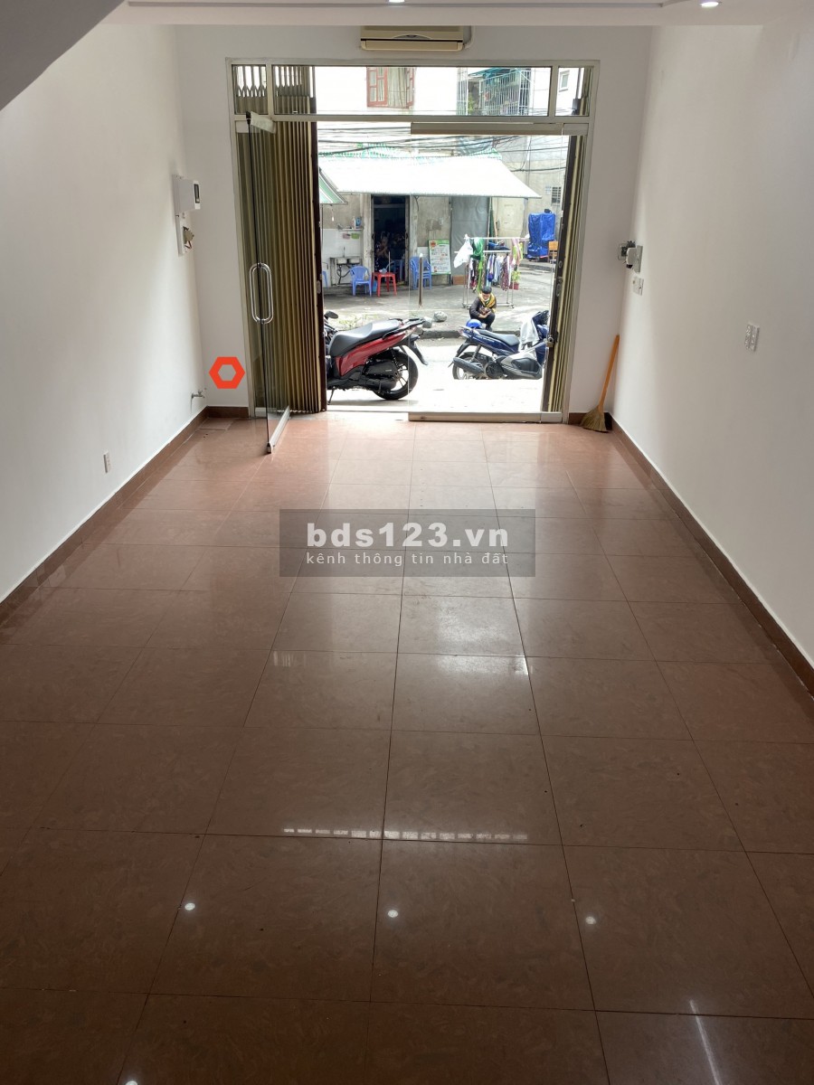 CHDV Hoàng Sa Q1, 4.2x15m trệt, lửng, 3lầu. 8pn, 7wc.