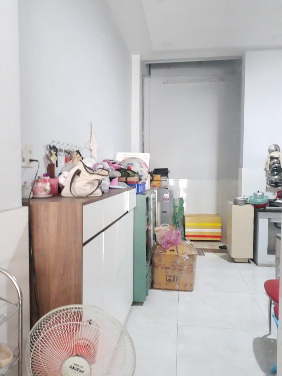Cho thuê nhà 3lầu/5PN mặt tiền đường Âu Dương Lân P2 Q8
