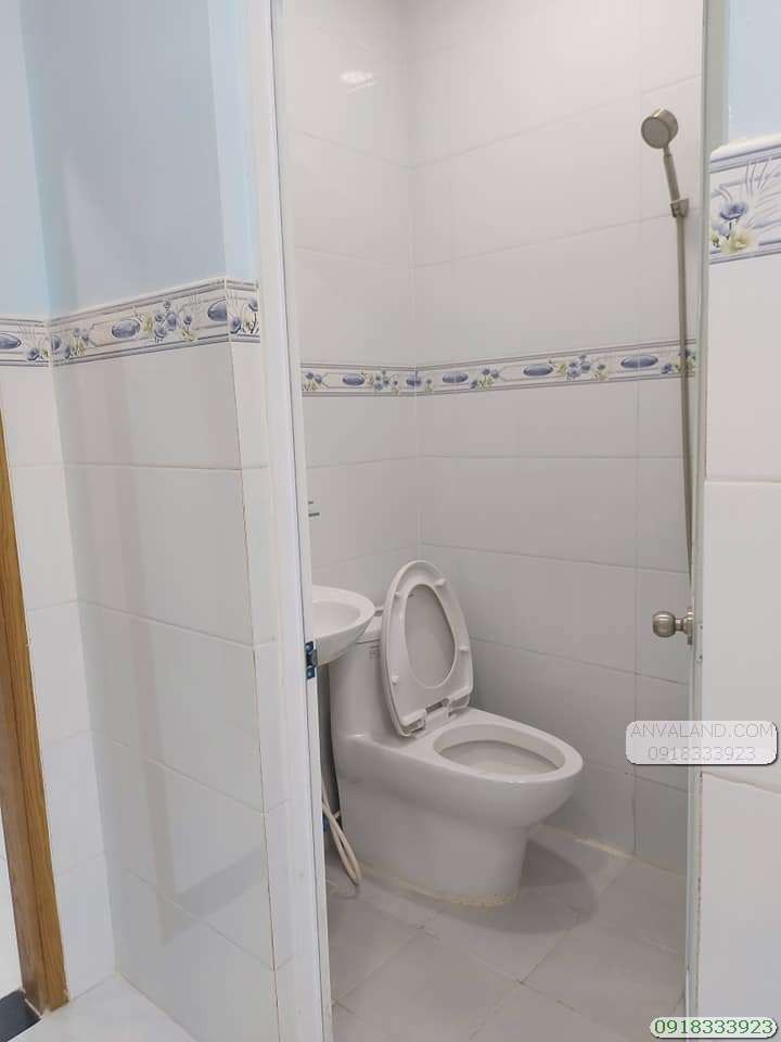 Nợ Ngân Hàng Bán gấp nhà sát Mặt tiền chợ, 120/20C Trần Bình Trọng, Quận 5, gần 40m2, 3PN, 3WC, đẹp long lanh, Chỉ 5 tỷ 8