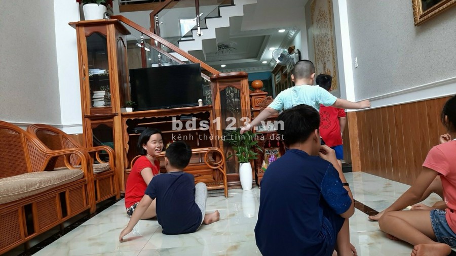 Bán nhà Q12 gần Thống Nhất Gò Vấp, 3 lầu, 4 phòng ngủ, giá 4 tỷ 9