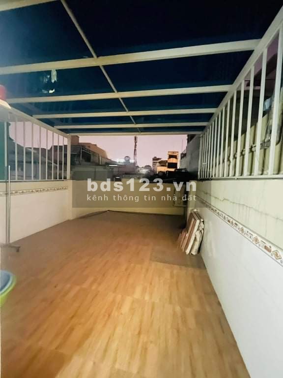 Bán nhà Lạc Long Quân, chỉ 4 tỷ, 57m2, hẻm 3,5m