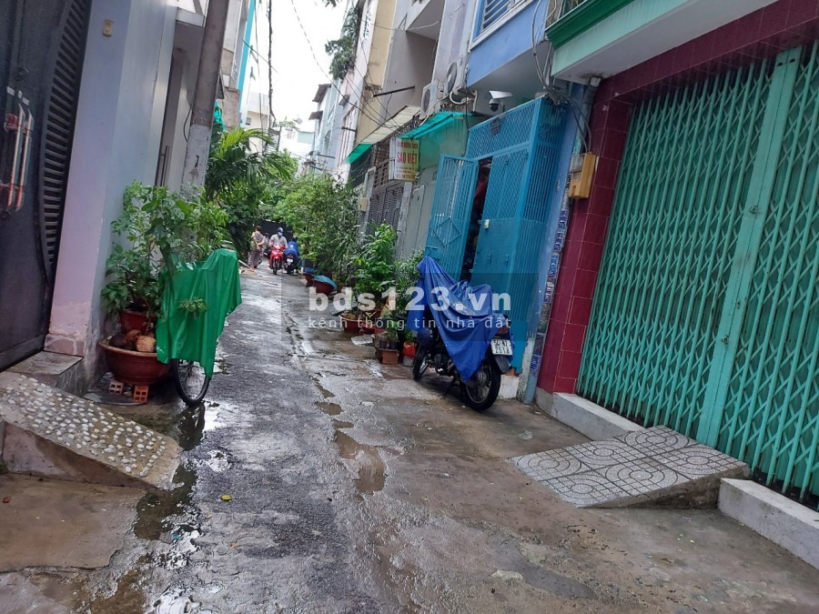 Bán nhà Lạc Long Quân, chỉ 4 tỷ, 57m2, hẻm 3,5m