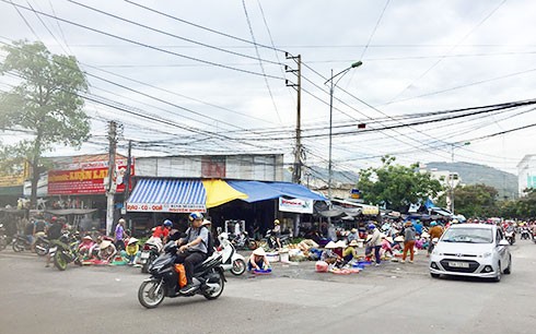 Bán gấp lô đất ngay trường cao đăng Lilama, giá 700tr, SHR.