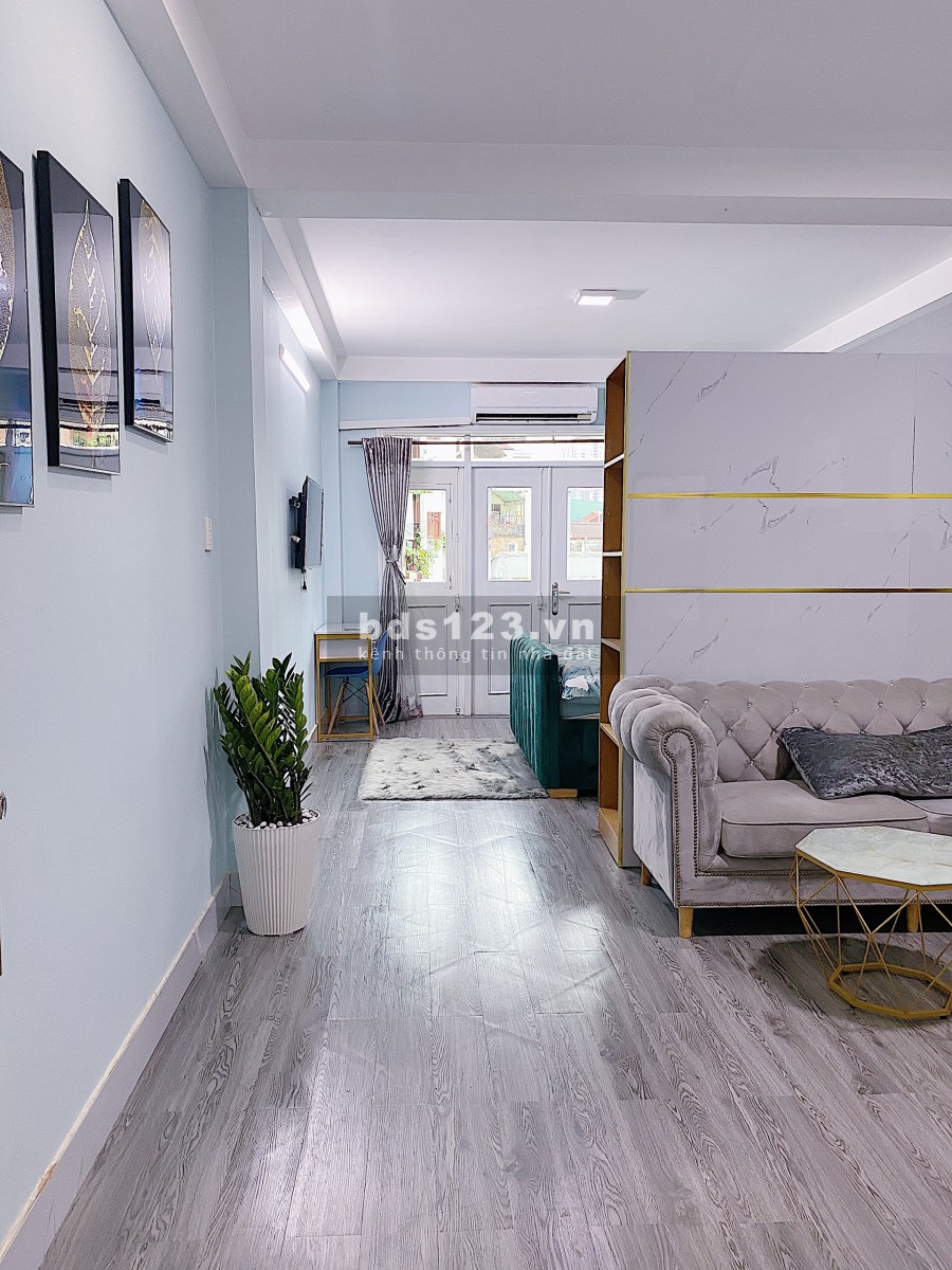 Căn hộ 1 phòng ngủ mặt tiền Đề Thám Quận 1 rộng 40m2 có Ban công