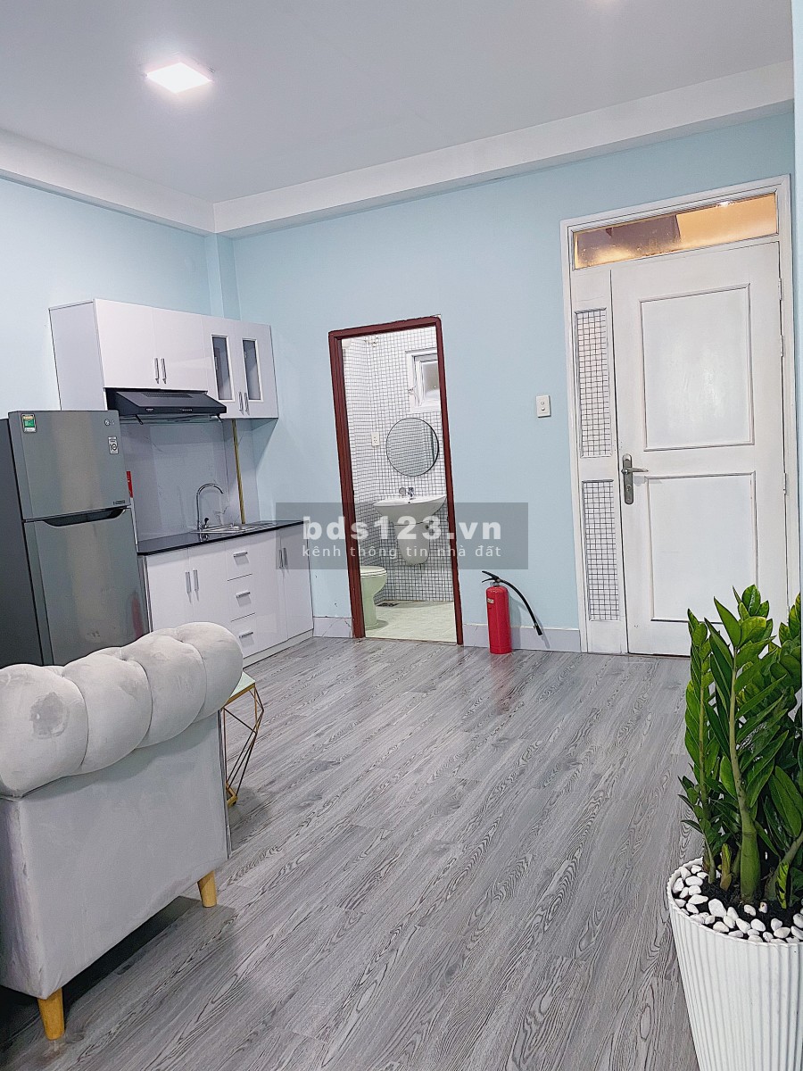 Căn hộ 1 phòng ngủ mặt tiền Đề Thám Quận 1 rộng 40m2 có Ban công