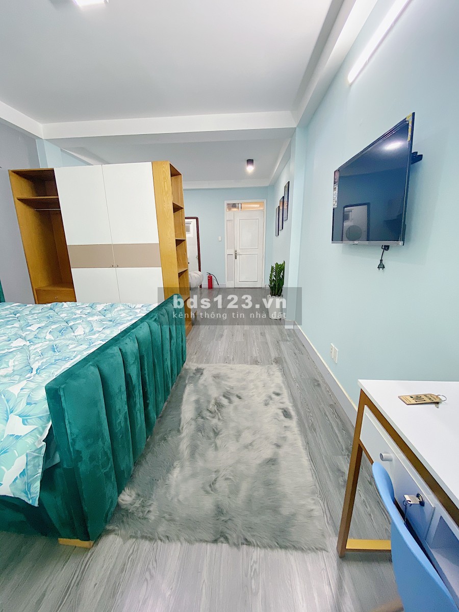 Căn hộ 1 phòng ngủ mặt tiền Đề Thám Quận 1 rộng 40m2 có Ban công