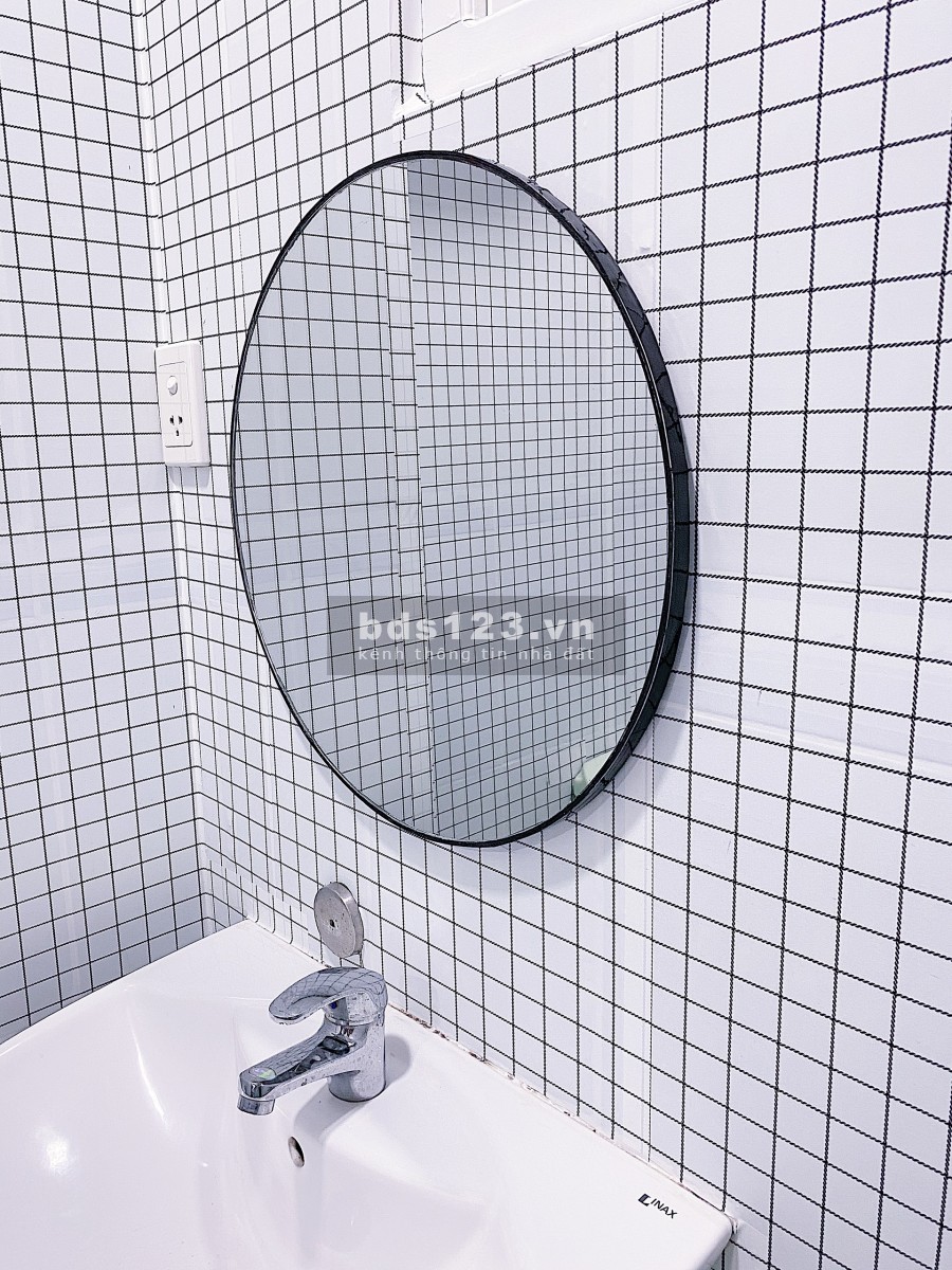 Căn hộ 1 phòng ngủ mặt tiền Đề Thám Quận 1 rộng 40m2 có Ban công