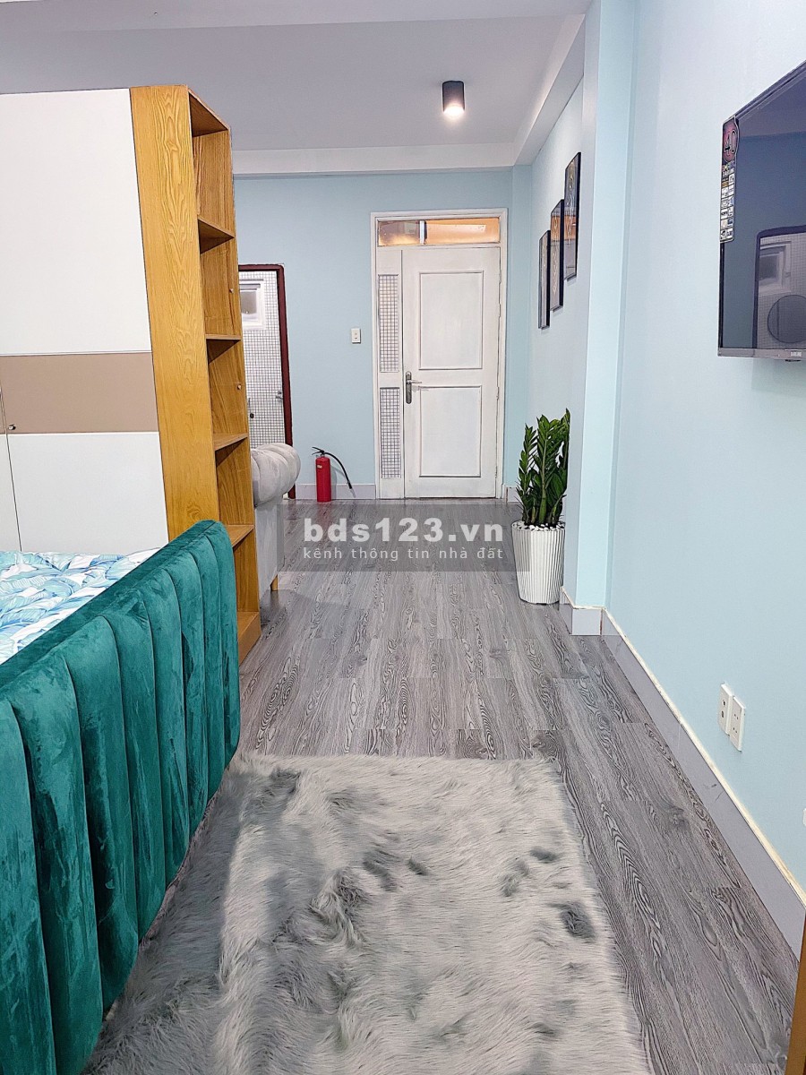 Căn hộ 1 phòng ngủ mặt tiền Đề Thám Quận 1 rộng 40m2 có Ban công