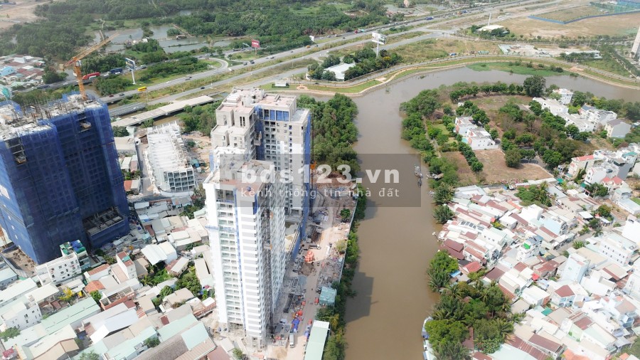 SỐC! Chính chủ cần bán Giá gốc căn hộ D’Lusso Q2 ( 1 PN= 49 m2). Ngay trung tâm tiện ích khu căn hộ.