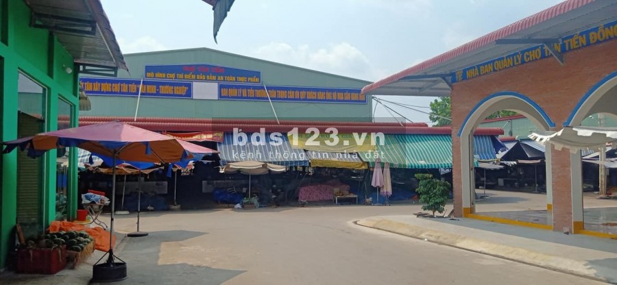 Bán gấp duy nhất lô đất ngay chợ kinh doanh mua bán đông đúc dt 133,6m2