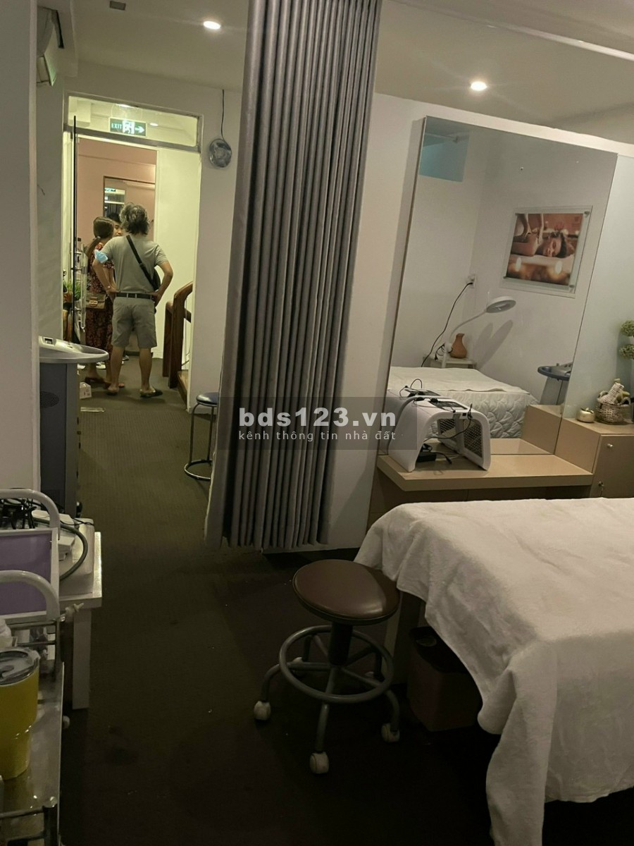 Nhà cho thuê nguyên căn MT đường lê Thị Riêng, Bến Thành Quận 1 - trệt 5 lầu 4x20m ngay vòng xoay ngã 6 Phù Đổng