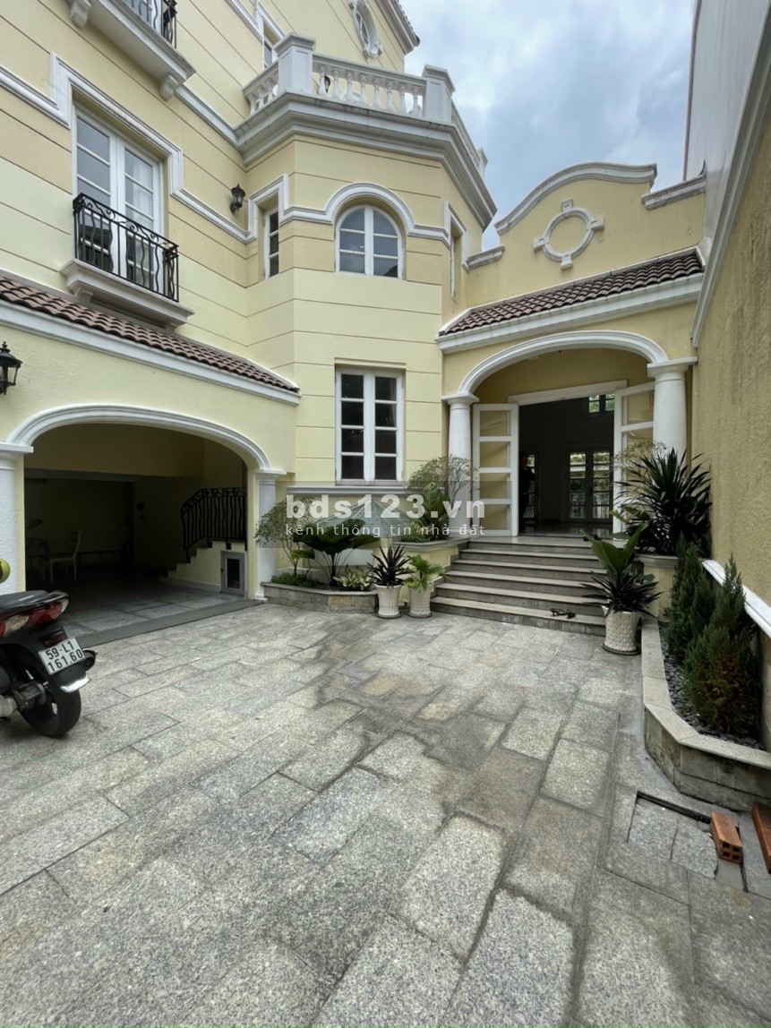 Biệt thự cho thuê Phường Đakao quận 1 - Hầm 2 lầu có hồ bơi, bồn tắm nằm mỗi phòng