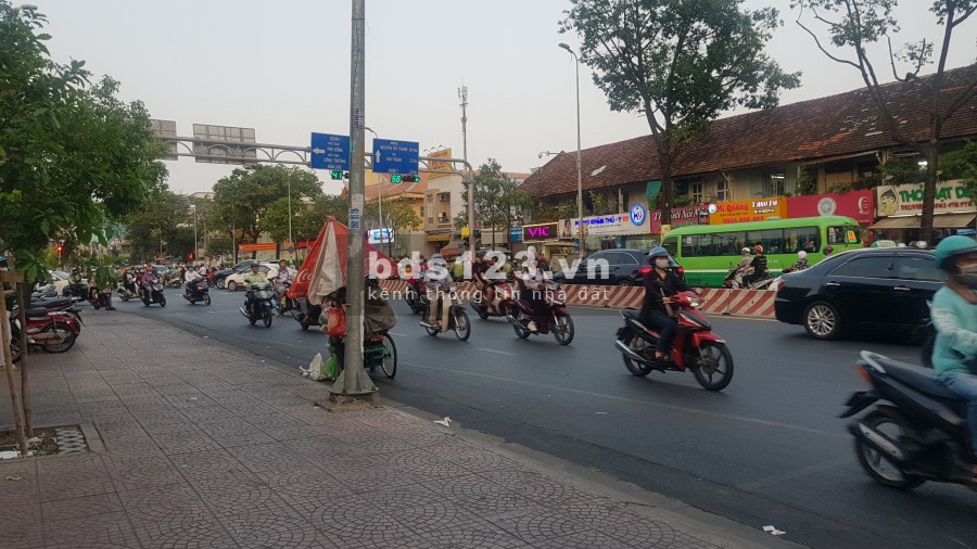 Cho thuê tòa nhà mới xây MT đường Hoàng Diệu nhà 3 mặt tiền - 6x20m trệt 5 lầu đoạn gần cầu Ông Lãnh