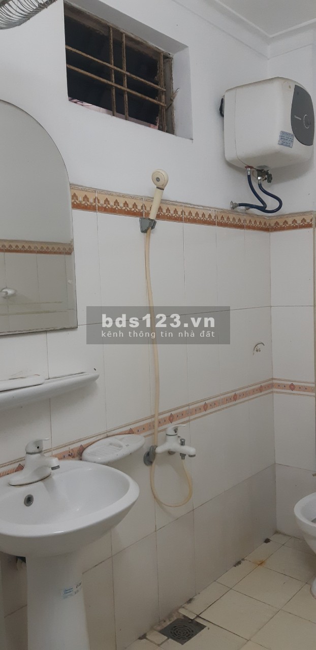 Cần bán gấp nhà 3 tầng độc lập tại phố Hàng Kênh