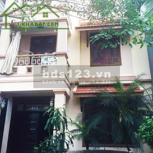 Bán gấp Biệt thự sân vườn Ngọc Thụy 140m2 x 3 tầng, 8.5m MT, giá 10.8 tỷ. Ô tô, Cạnh trường Pháp.