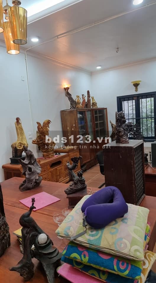 Bán gấp Biệt thự sân vườn Ngọc Thụy 140m2 x 3 tầng, 8.5m MT, giá 10.8 tỷ. Ô tô, Cạnh trường Pháp.