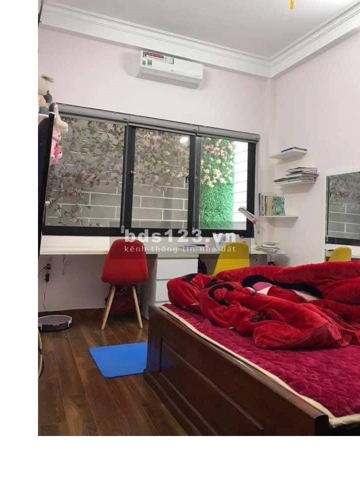 Bán nhà Quận Cầu Giấy, an sinh tốt, đi lại thuận tiện. DTSD 200m2, 3 tỷ