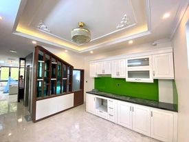 GARA Ô TÔ - THANG MÁY - NHÀ ĐẸP NGÕ THÔNG