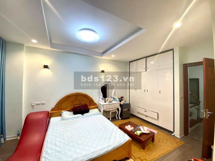Bán nhà phố Tư Đình, phân lô quân đội, 64m2, 5T đẹp long lanh, mặt tiền 5m, ô tô 7 chỗ, 6.3 tỷ