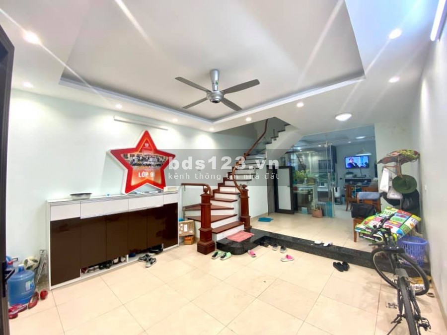 Bán nhà phố Tư Đình, phân lô quân đội, 64m2, 5T đẹp long lanh, mặt tiền 5m, ô tô 7 chỗ, 6.3 tỷ